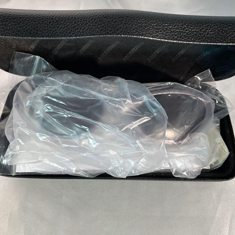 Balenciaga Sunglasses - Picture 2 of 7